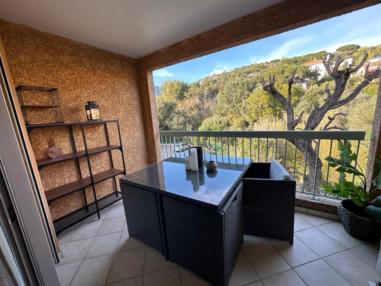 Appartement Residence Santa Barbara Avec Piscine Et A 750M De La Plage Cavalaire-sur-Mer Luaran gambar